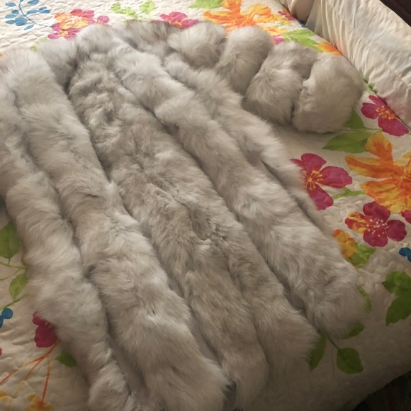 New Custom made silver fox real fur coat from china 2016 size large didn’t wear.